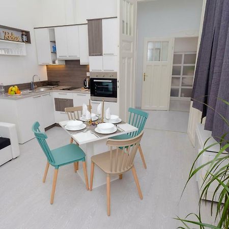 Boutique Residence Jokai - Apartment In The City Center Boedapest Buitenkant foto