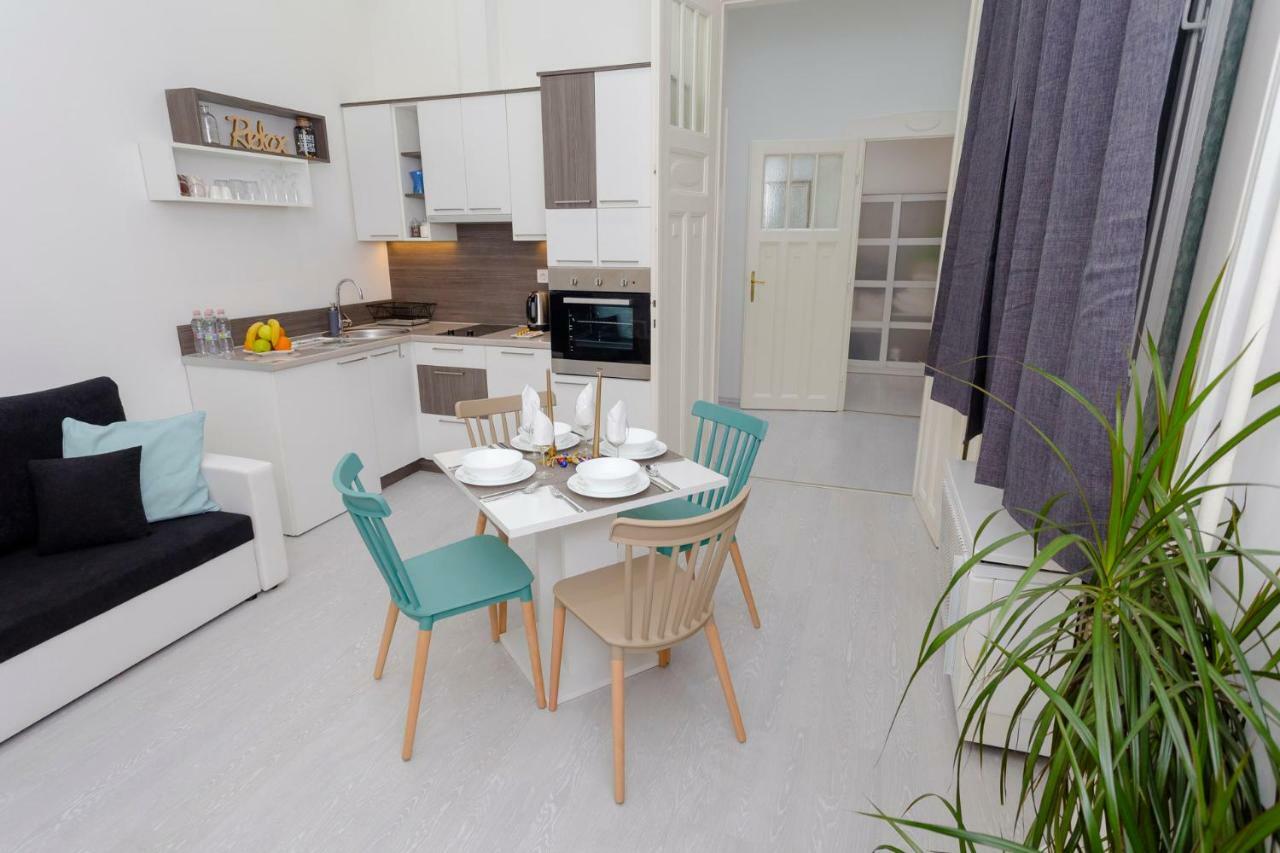 Boutique Residence Jokai - Apartment In The City Center Boedapest Buitenkant foto