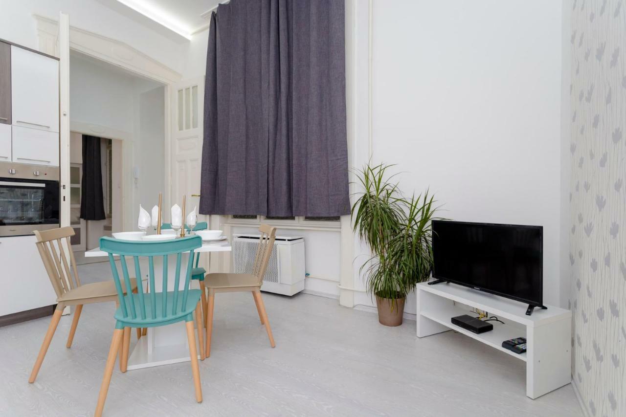 Boutique Residence Jokai - Apartment In The City Center Boedapest Buitenkant foto